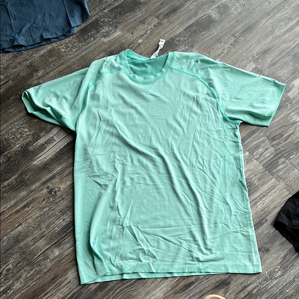 lululemon athletica Green Short Sleeve Tee